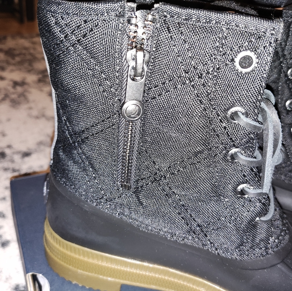 Stylish Black and Tan Sperry Winter Boots - Picture 7 of 7